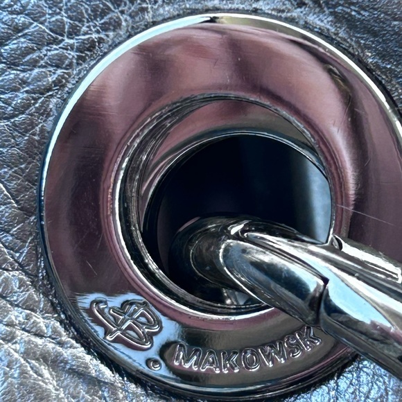 B MAKOWSKY SILVER METALLIC LEATHER CROSSBODY BAG  was $50 flaws p4 - Picture 4 of 14